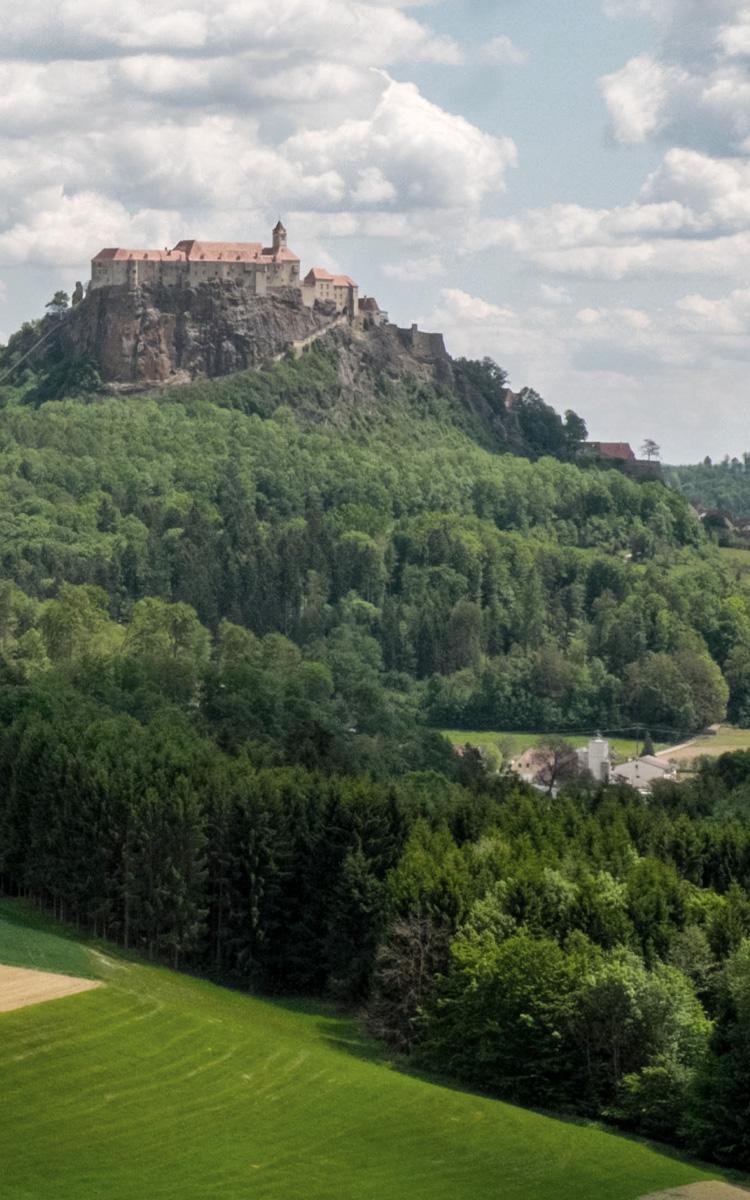 auf dem genussweg die riegersbrug im frühling entdecken und wanderurlaub im vulkanlandhotel legenstein in bad gleichenberg genießen