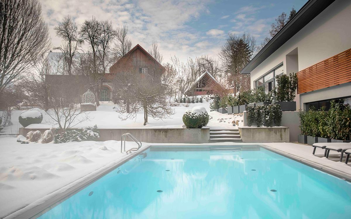 Wellnesshotel Steiermark - Außenpool im Winter bei Tag