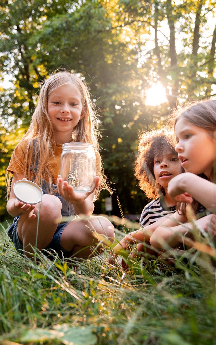 Kinder entdecken die Natur im Thermen- und Vulkanland