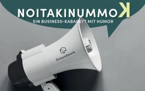 Sprachverstärker als Symbol für Kommunikation und Austausch im Team.