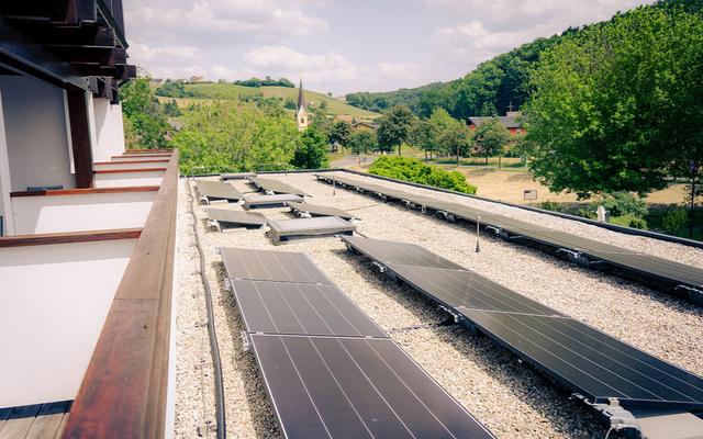 photovoltaikanlage für nachhaltigen urlaub in bad gleichenberg